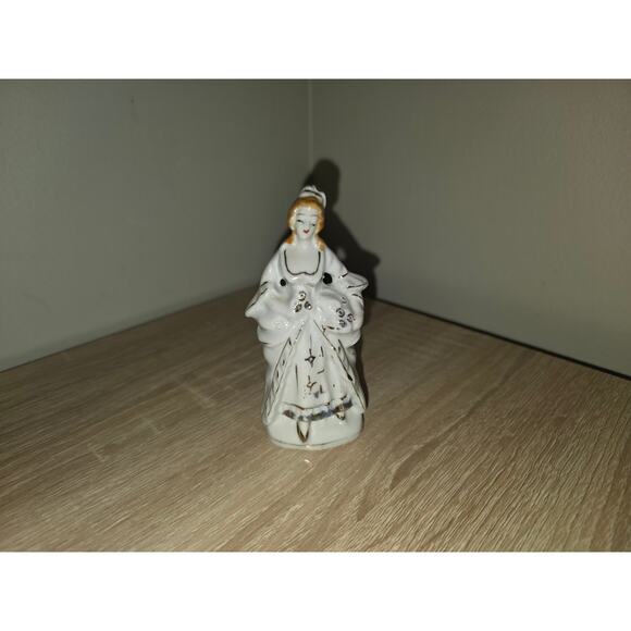 Vintage Occupied Japan Porcelain Hand Painted Man Lady Victorian Figurine 3.5" - Picture 1 of 5